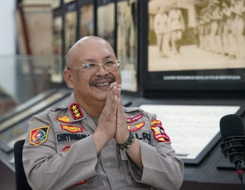 Komjen Pol. Prof. Dr. Cryshnanda Dwilaksana (Ketua Pusat Studi Ilmu Kepolisian). 