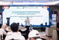 Ketua Forum Penyuluh Anti Korupsi dan Ahli Pembangunan Integritas (PAKSI-API) Provinsi Banten, Ratu Syafitri Muhayati, menyampaikan pemaparan materi saat Penyuluhan Anti Korupsi di Ballroom Jayakarta Villas Anyer