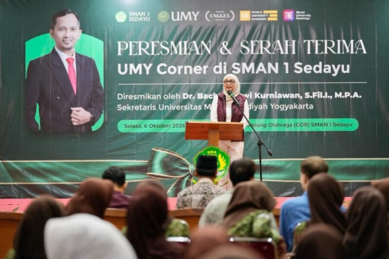  Direktur Direktorat Komunikasi Publik UMY saat menyampaikan sambutan dalam peresmian UMY Corner di SMAN 1 Sedayu