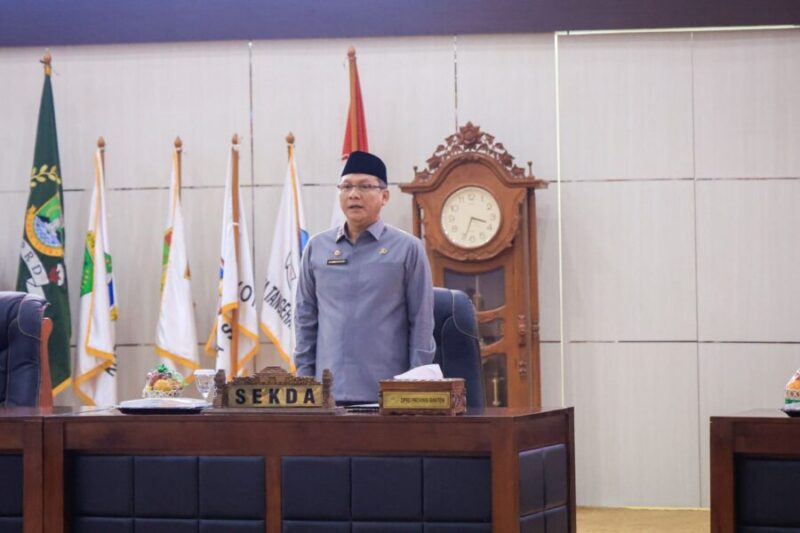 Sekda Provinsi Banten Deden Apriandhi menghadiri Rapat Paripurna DPRD Provinsi Banten di Gedung DPRD Banten, KP3B, Kota Serang