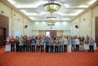 Rahmat Mirzani Djausal foto bersama lintas sektor usai kegiatan sinergi dan kolaborasi CSR dengan dunia usaha di Kantor Perwakilan Bank Indonesia Provinsi Lampung