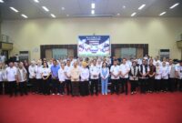 H. Cik Ujang bersama seluruh panitia penyelenggara FORPROV II Tahun 2026 berfoto bersama usai rapat persiapan di Graha Bina Praja.
