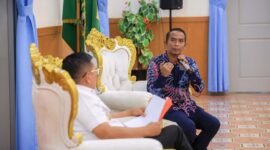 CEO Gyokai Indonesia Kompeten Teguh Imam Pambudi pemaparan strategi magang industri lulusan SMK di hadapan Gubernur Banten Andra Soni di Gedung Negara Provinsi Banten.