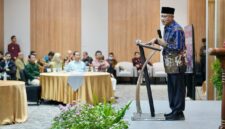 Foto Ketua Umum PP Muhammadiyah, Prof. Dr. Haedar Nashir, M.Si saat membuka acara FORKOM GB PTMA di UMY