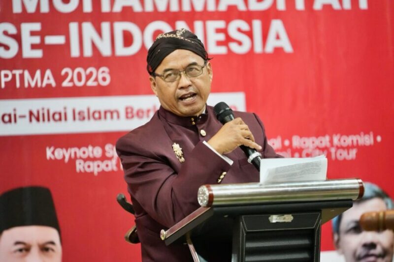  Ketua Panitia Forkom GB-PTMA 2026, Prof. Dr. Sidik Jatmika, M.Si., menyampaikan sambutan dan gagasannya mengenai 