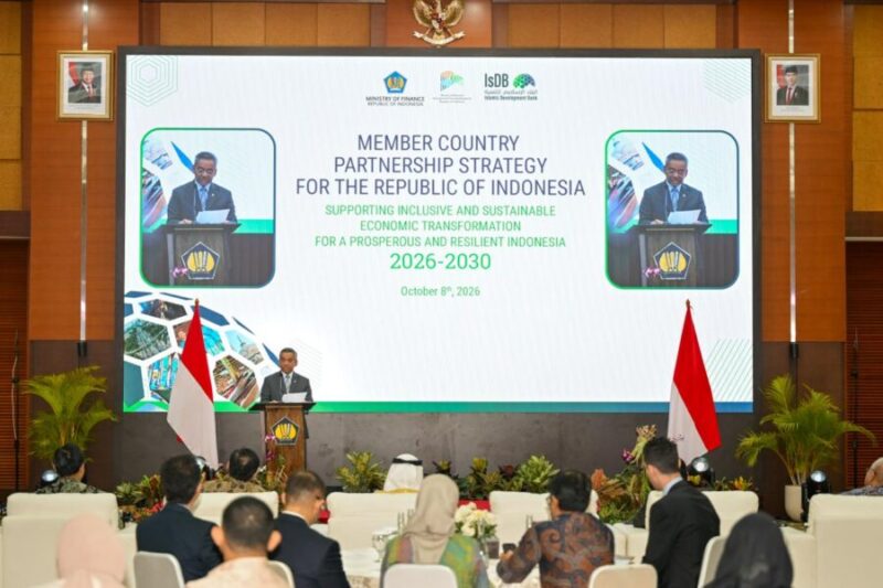 Suahasil Nazara menyampaikan sambutan saat peluncuran Member Country Partnership Strategy (MCPS) Indonesia–IsDB 2026–2030 di Kantor Kementerian Keuangan