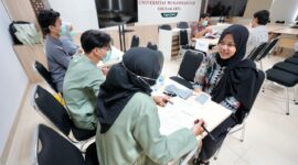 proses cek kesehatan gratis yang diselenggarakan oleh UMY dan UPTD Puskesmas 1 kepada civitas UMY