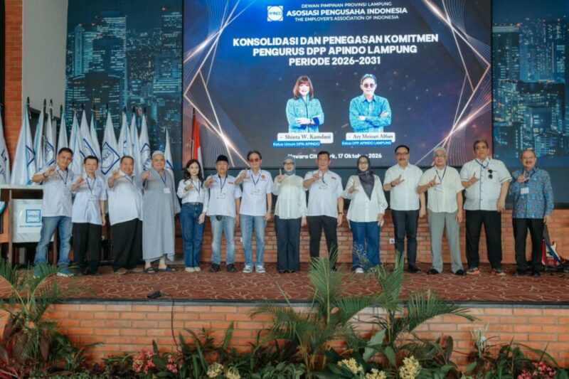 Jihan Nurlela berfoto bersama seluruh jajaran pengurus Dewan Pimpinan Provinsi (DPP) APINDO Lampung periode 2026-2031 seusai acara konsolidasi.