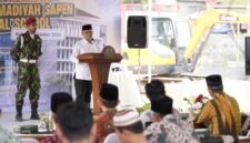Foto Ketum PP Muhammadiyah saat memberikan amanatnya dalam acara Peletakan Batu Pertama SMP MSUS yang diinisasi oleh UMY