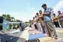 Foto civitas academica UMY melaksanakan salat Istisqa yang dipimpin oleh Ustadz Dr. Muhammad Ikhwan Ahada, Bendahara BPH UMY