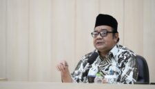 Foto Direktur Guru Pendidikan Menengah dan Pendidikan Khusus Kemendikdasmen RI, Arif Jamali Muis saat menyampaikan materinya dalam Simposium Nasional yang digelar PP KAUMY di UMY