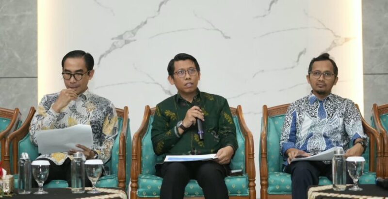 Foto Wakil Rektor bidang Reputasi, Kerja Sama, dan Digital UMY, Prof. Ir. Slamet Riyadi saat menyampaikan penjelasan tentang program dan kegiatan SDGs UMY dalam launching SDGs Report UMY 2025